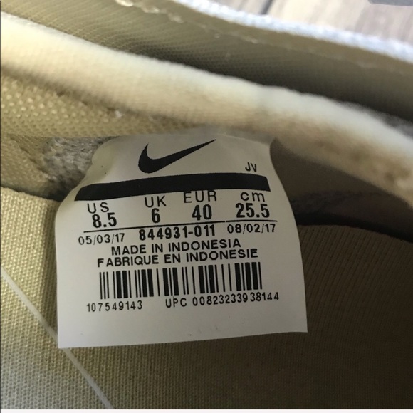 Nike&Swarovski Crystal Roshe Two Light Bone W - Picture 7 of 8